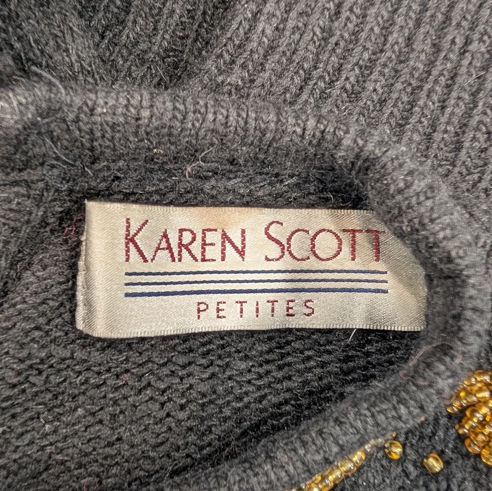Vintage Karin Scott Petites beaded poinsettia Silk/Angora/Wool sweater. PMedium